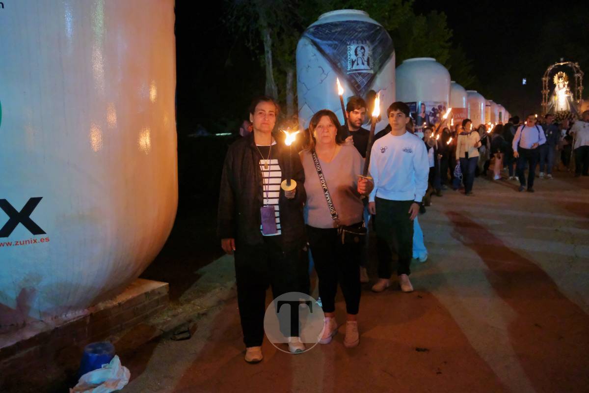 Miles de antorchas iluminan Pinilla en la noche más emocionante de la Romería de Tomelloso