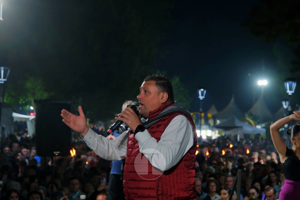 Miles de antorchas iluminan Pinilla en la noche más emocionante de la Romería de Tomelloso