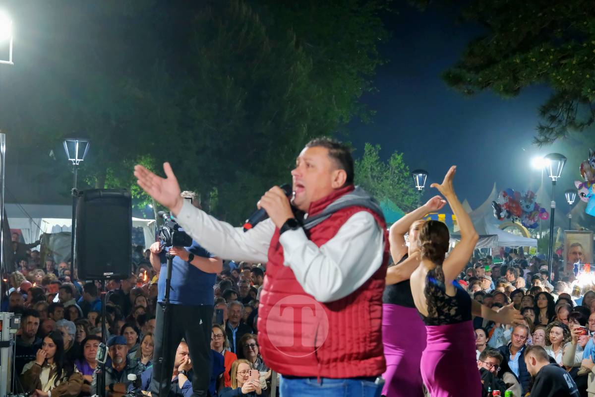 Miles de antorchas iluminan Pinilla en la noche más emocionante de la Romería de Tomelloso