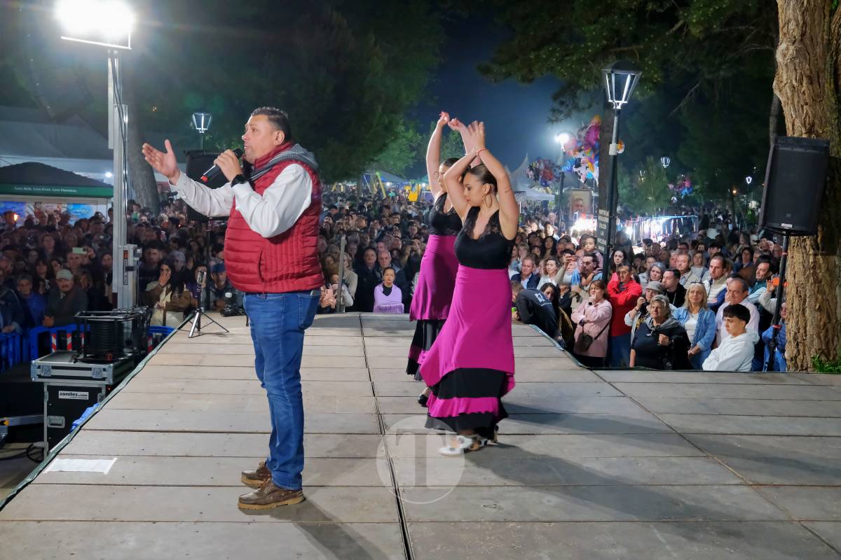 Miles de antorchas iluminan Pinilla en la noche más emocionante de la Romería de Tomelloso