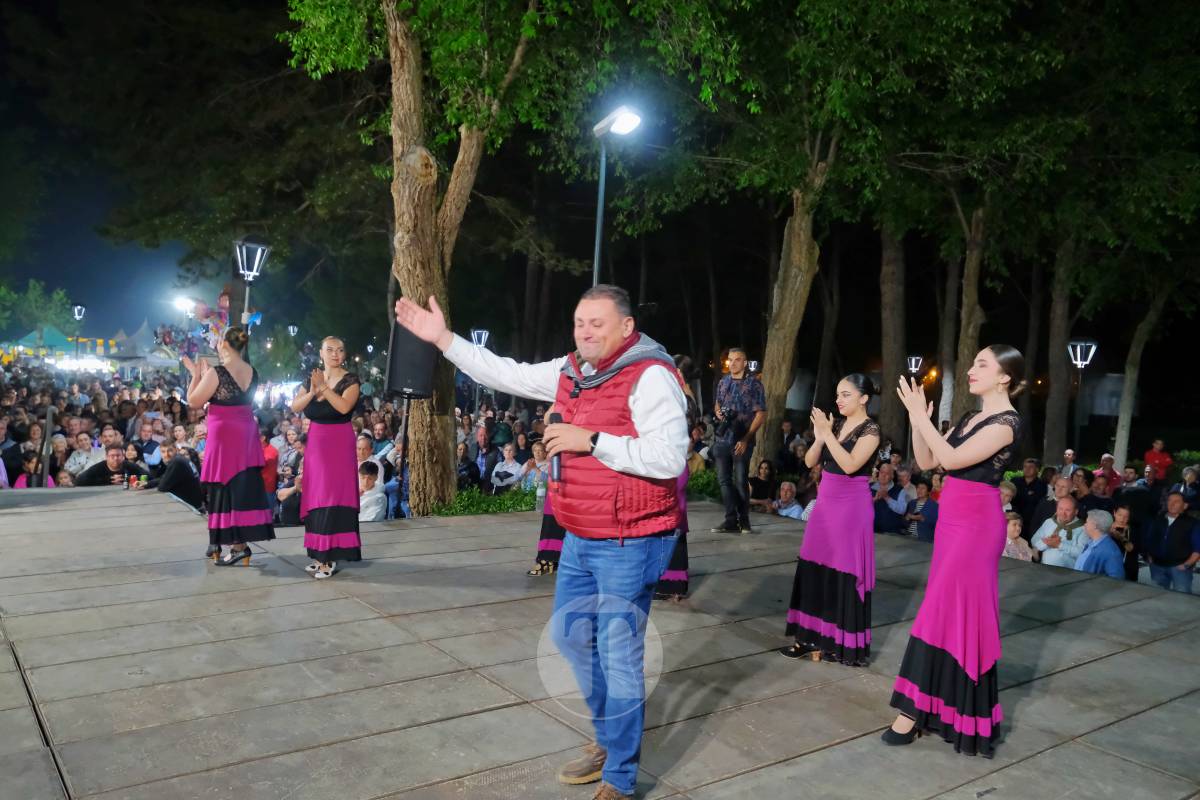 Miles de antorchas iluminan Pinilla en la noche más emocionante de la Romería de Tomelloso