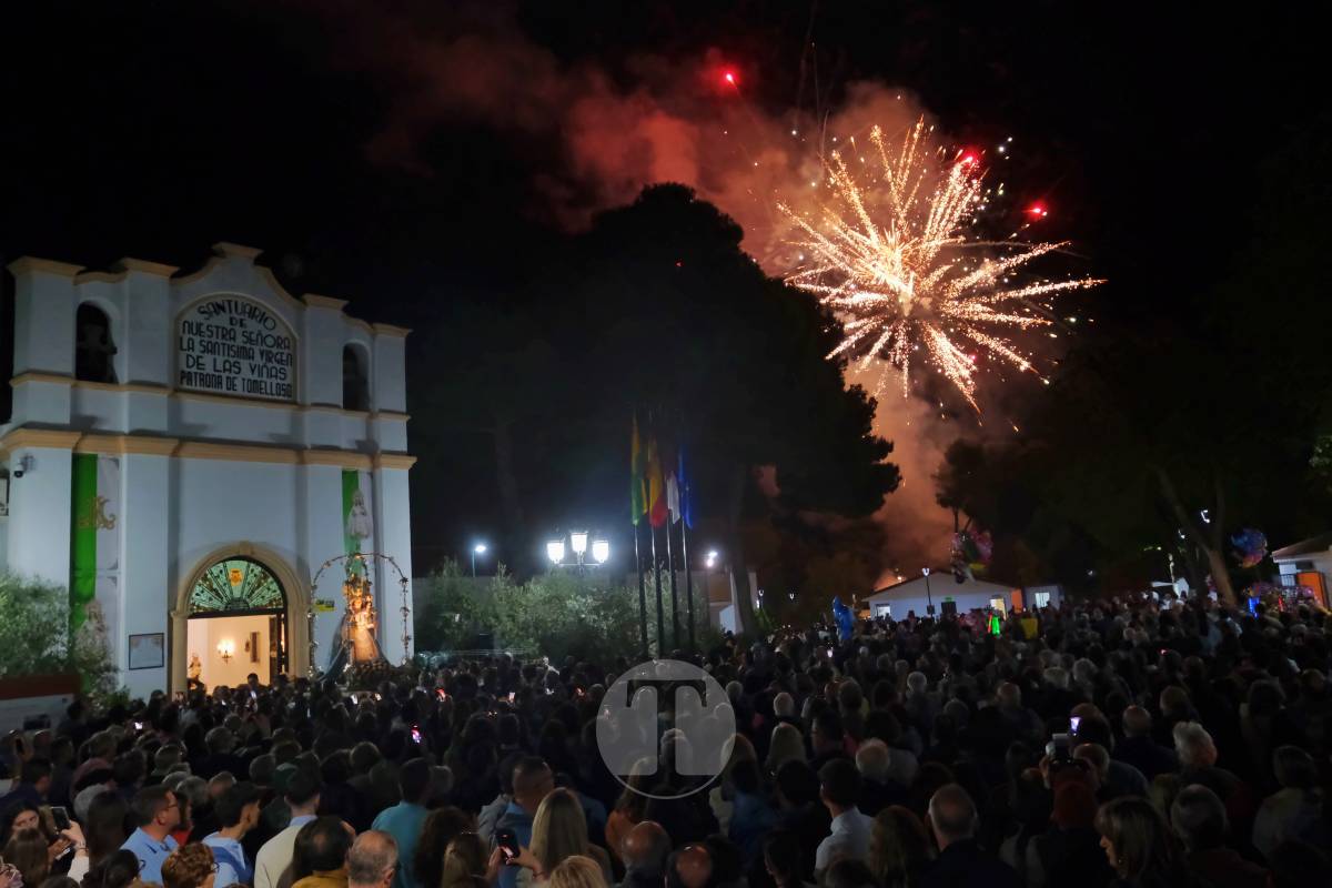 Miles de antorchas iluminan Pinilla en la noche más emocionante de la Romería de Tomelloso