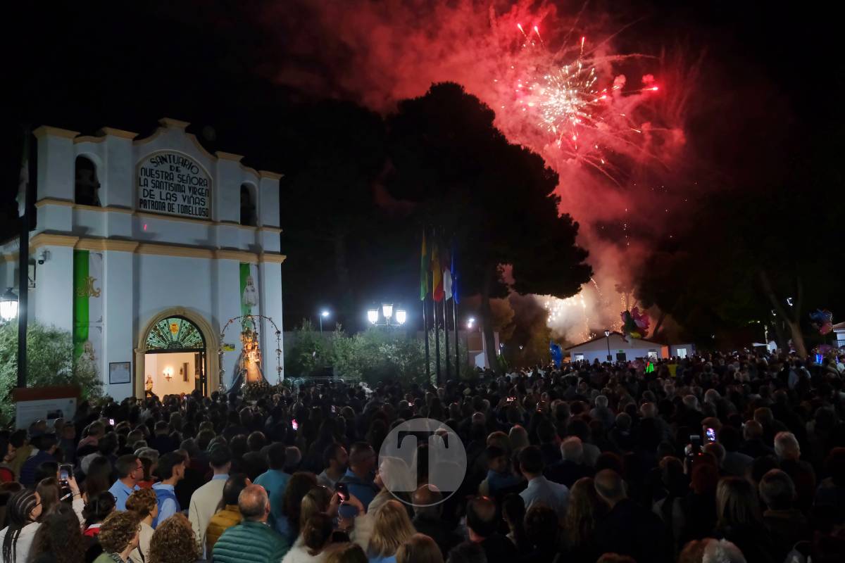 Miles de antorchas iluminan Pinilla en la noche más emocionante de la Romería de Tomelloso