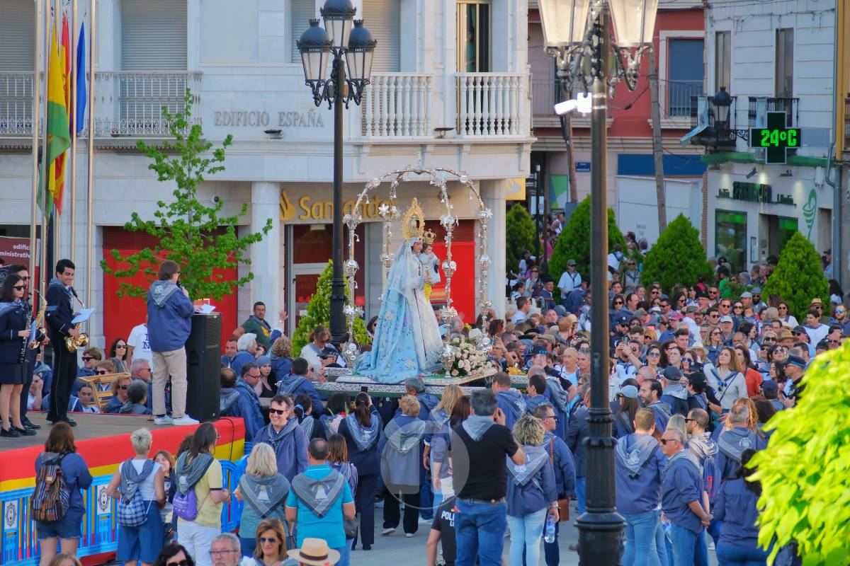 La Virgen de las Viñas emociona a Tomelloso en un regreso multitudinario tras la Romería