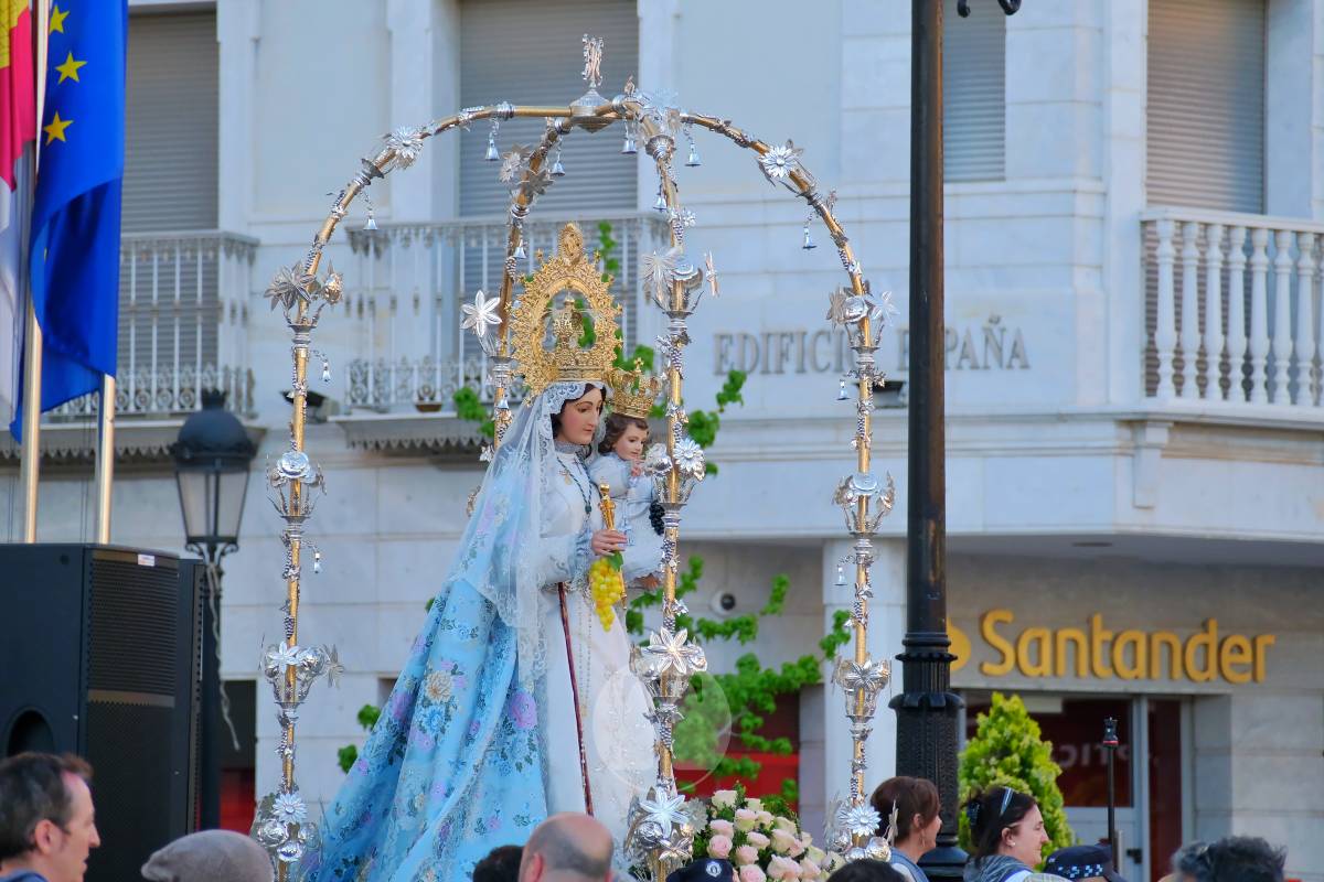 La Virgen de las Viñas emociona a Tomelloso en un regreso multitudinario tras la Romería