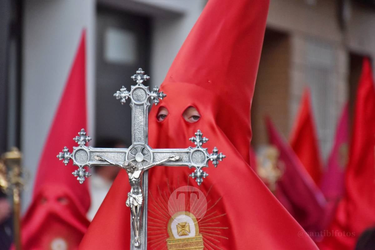 Tomelloso acompaña la procesión de la Oración y Juicio de Cristo en una noche de respeto