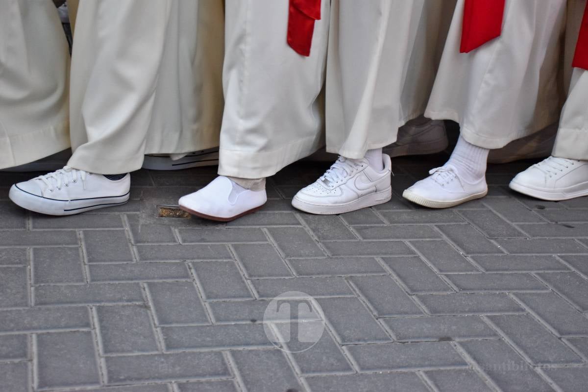 Tomelloso acompaña la procesión de la Oración y Juicio de Cristo en una noche de respeto