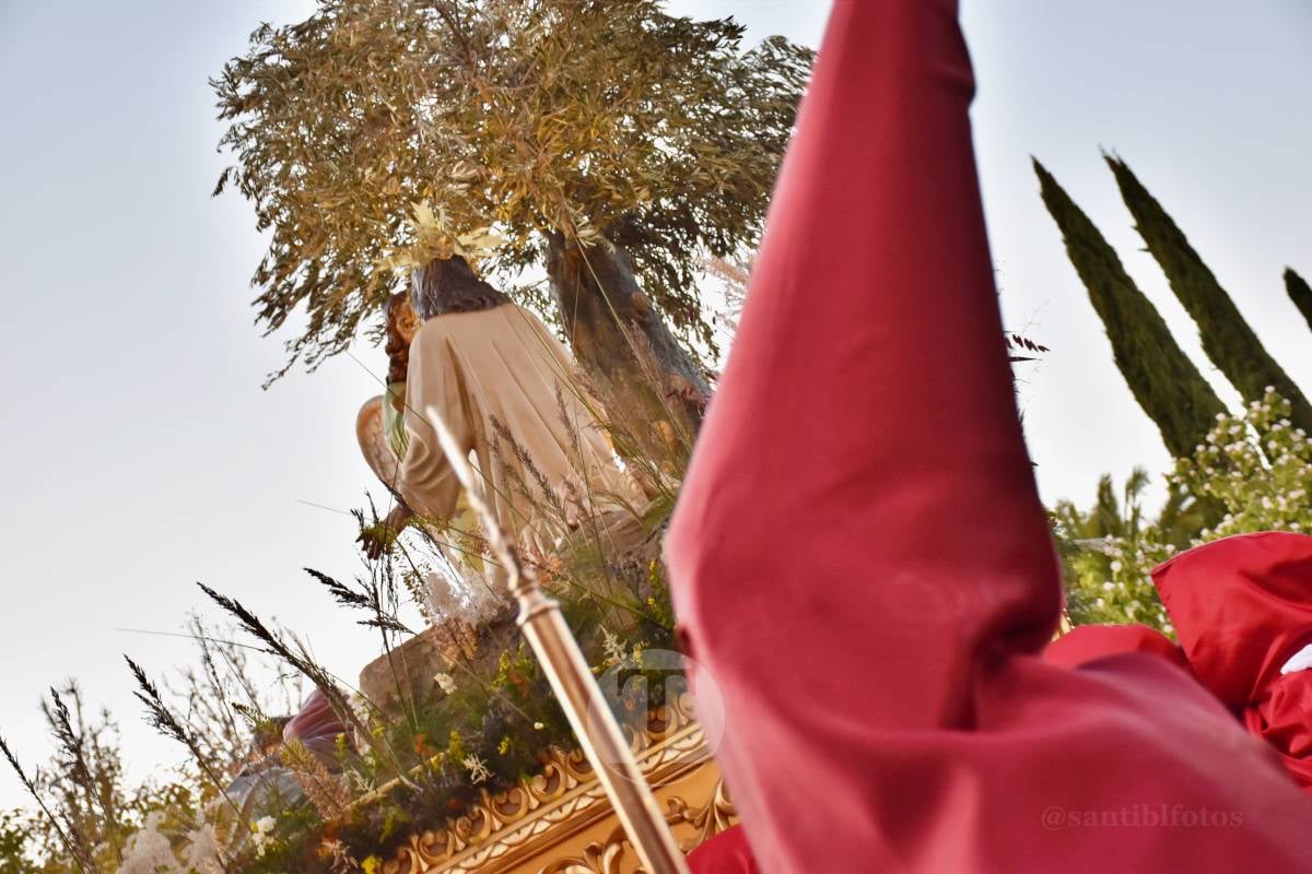 Tomelloso acompaña la procesión de la Oración y Juicio de Cristo en una noche de respeto