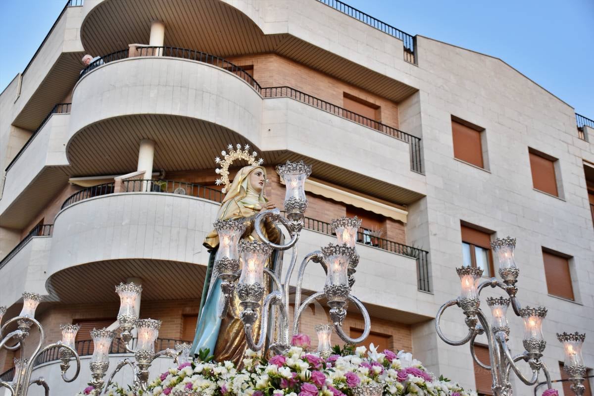 Tomelloso acompaña la procesión de la Oración y Juicio de Cristo en una noche de respeto