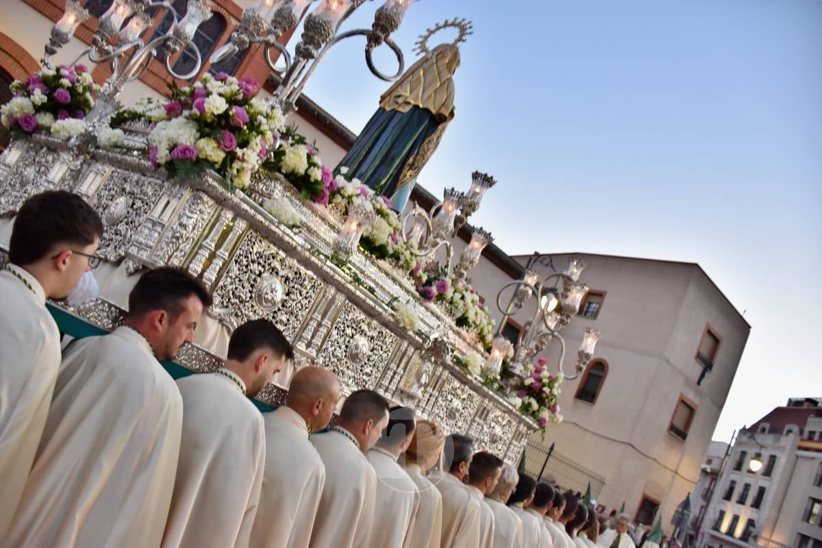 Tomelloso acompaña la procesión de la Oración y Juicio de Cristo en una noche de respeto