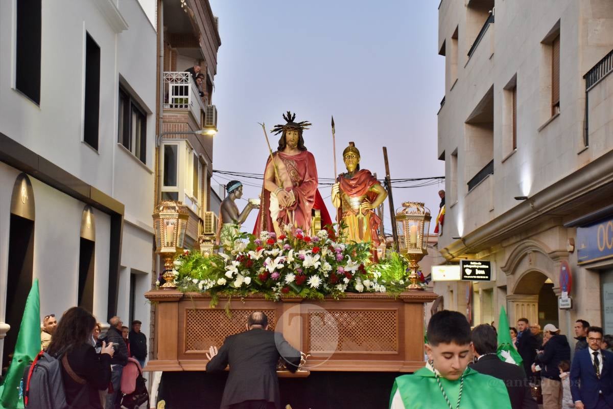 Tomelloso acompaña la procesión de la Oración y Juicio de Cristo en una noche de respeto