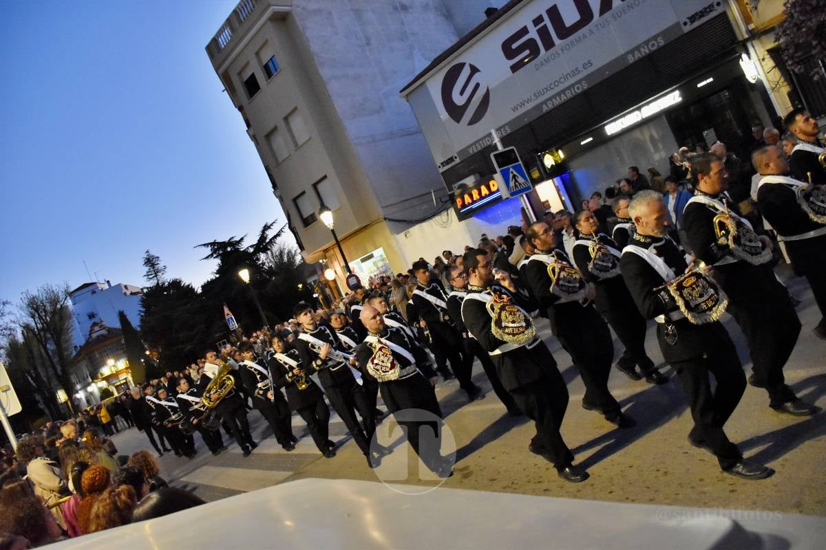 Tomelloso acompaña la procesión de la Oración y Juicio de Cristo en una noche de respeto