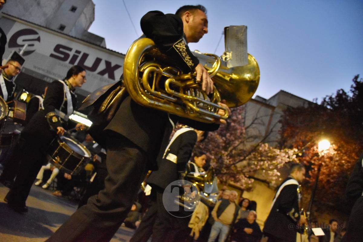 Tomelloso acompaña la procesión de la Oración y Juicio de Cristo en una noche de respeto