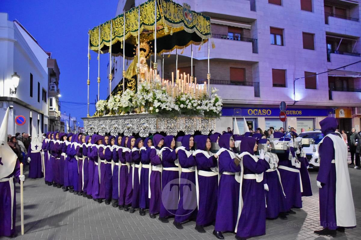 Tomelloso acompaña la procesión de la Oración y Juicio de Cristo en una noche de respeto