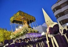 Tomelloso acompaña la procesión de la Oración y Juicio de Cristo en una noche de respeto