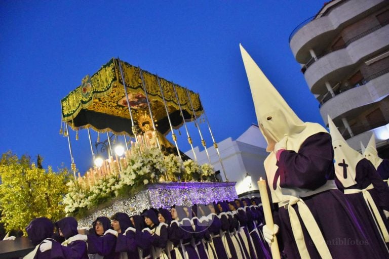 Tomelloso acompaña la procesión de la Oración y Juicio de Cristo en una noche de respeto