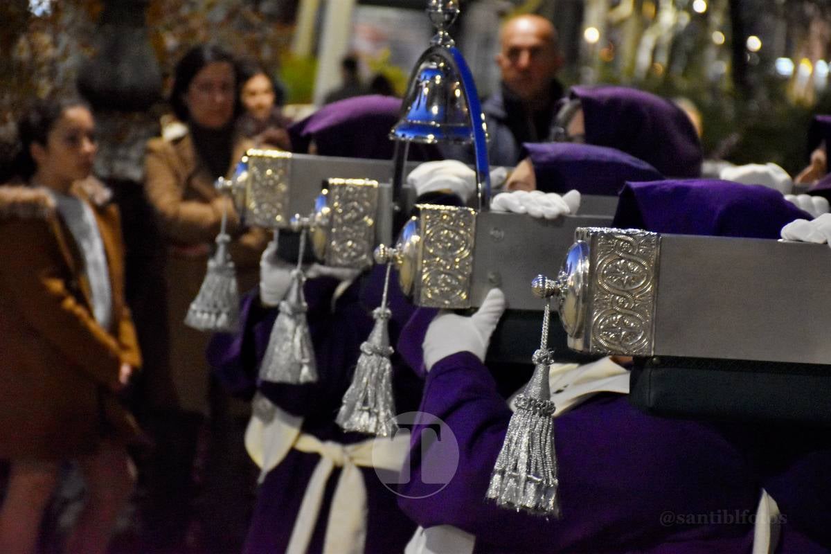Tomelloso acompaña la procesión de la Oración y Juicio de Cristo en una noche de respeto