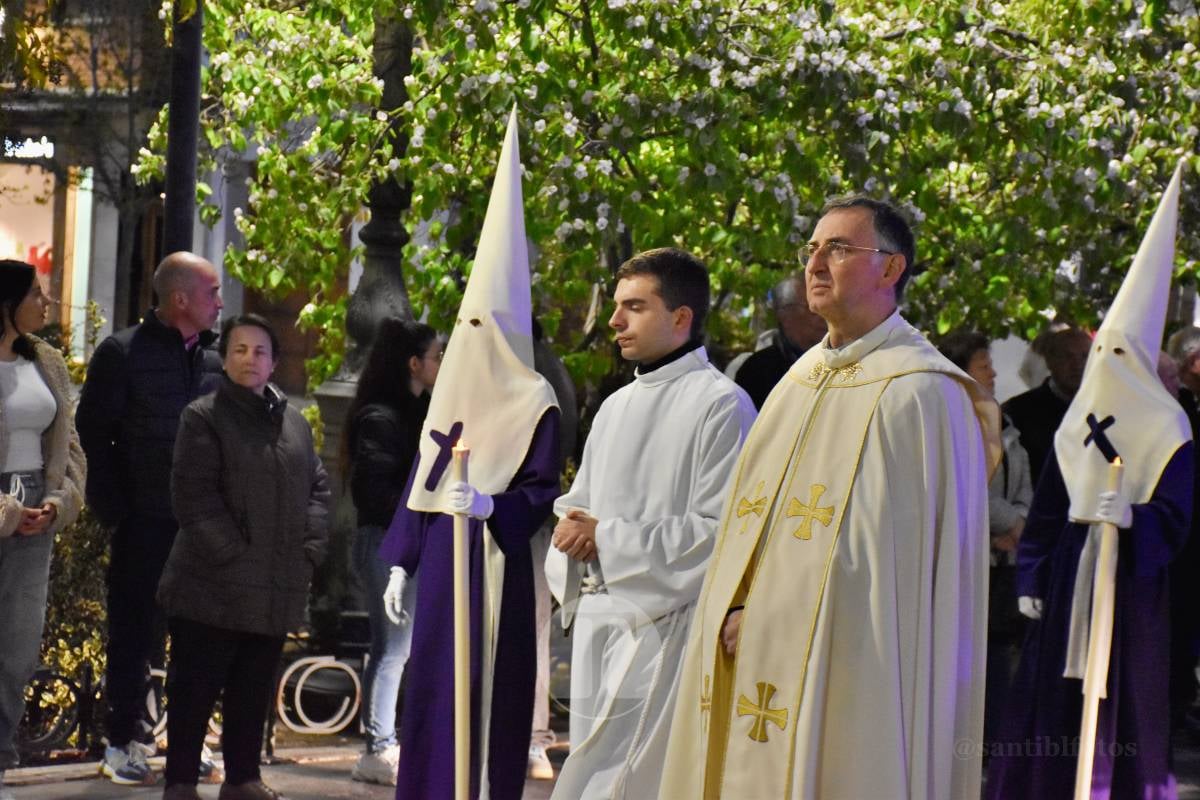 Tomelloso acompaña la procesión de la Oración y Juicio de Cristo en una noche de respeto