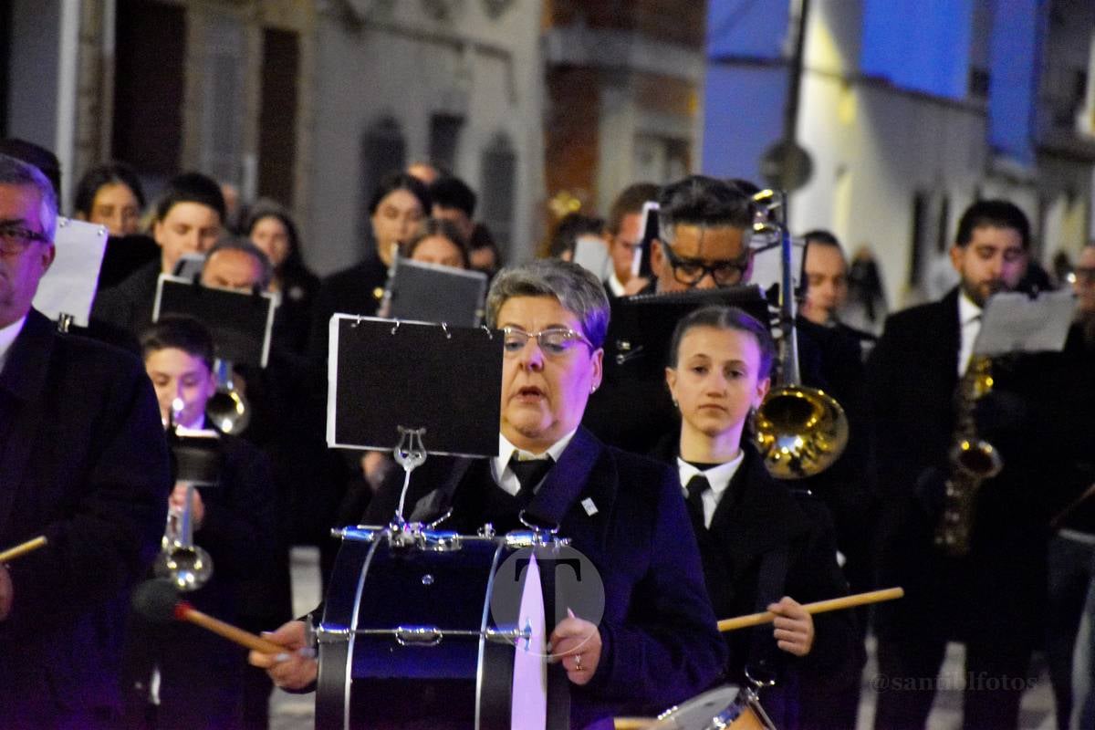 Tomelloso acompaña la procesión de la Oración y Juicio de Cristo en una noche de respeto