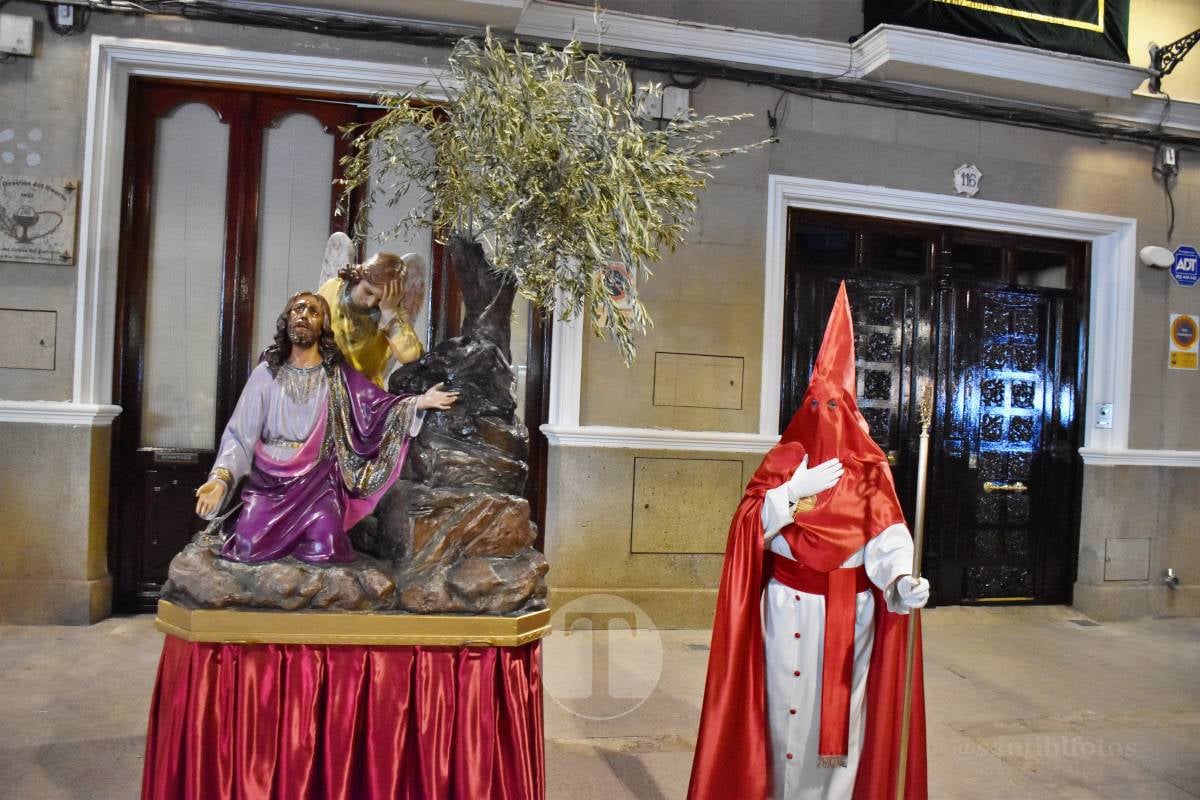 Tomelloso acompaña la procesión de la Oración y Juicio de Cristo en una noche de respeto