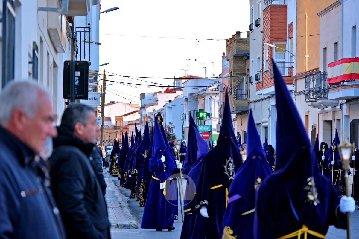 La emoción y el fervor marcan el inicio del Viernes Santo con “La Presentación”