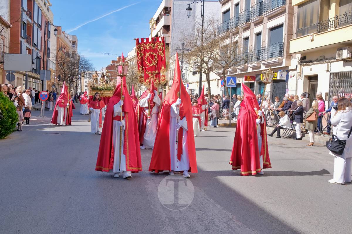 El sol acompaña el Camino del Calvario en una mañana multitudinaria de Viernes Santo