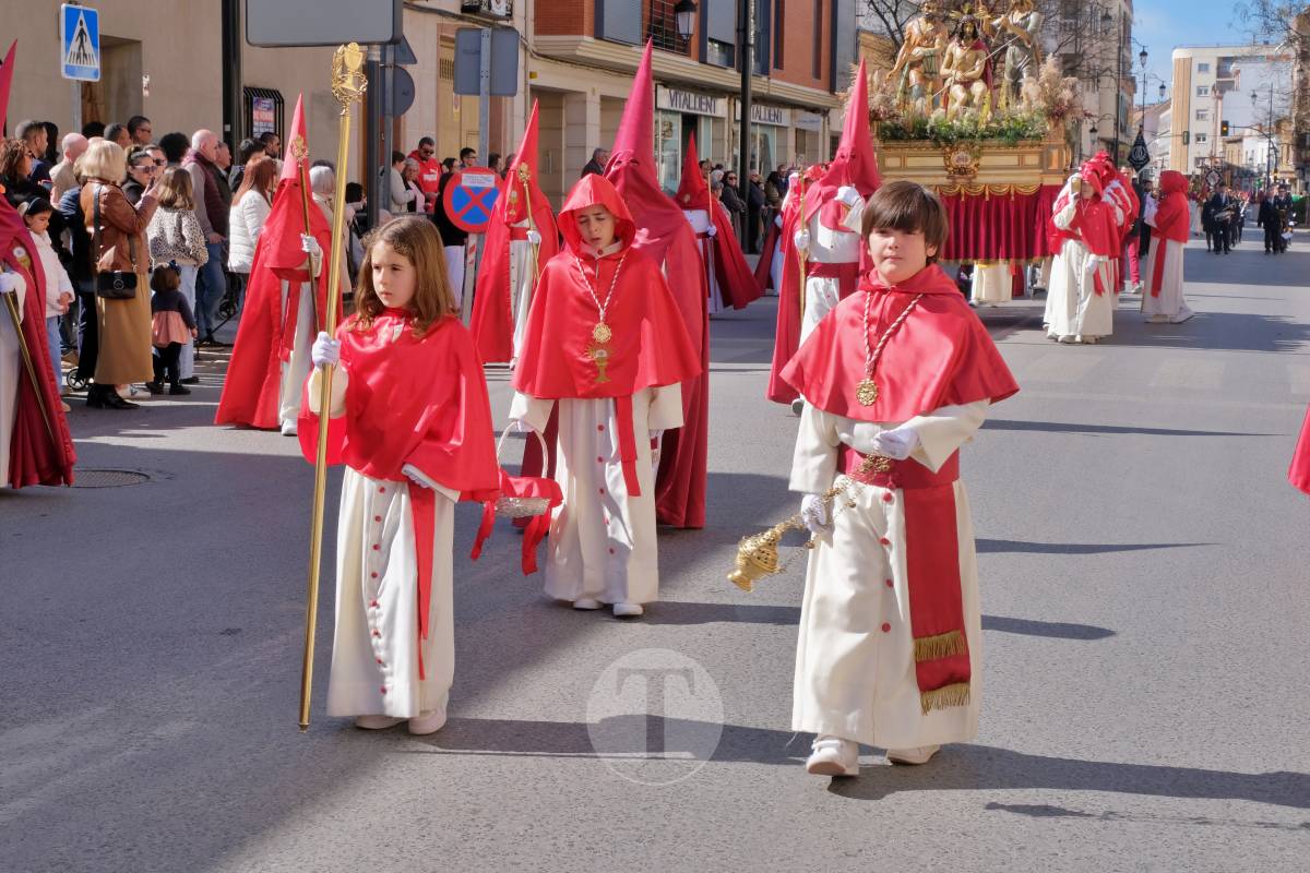 El sol acompaña el Camino del Calvario en una mañana multitudinaria de Viernes Santo