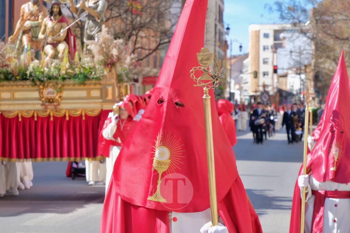 El sol acompaña el Camino del Calvario en una mañana multitudinaria de Viernes Santo