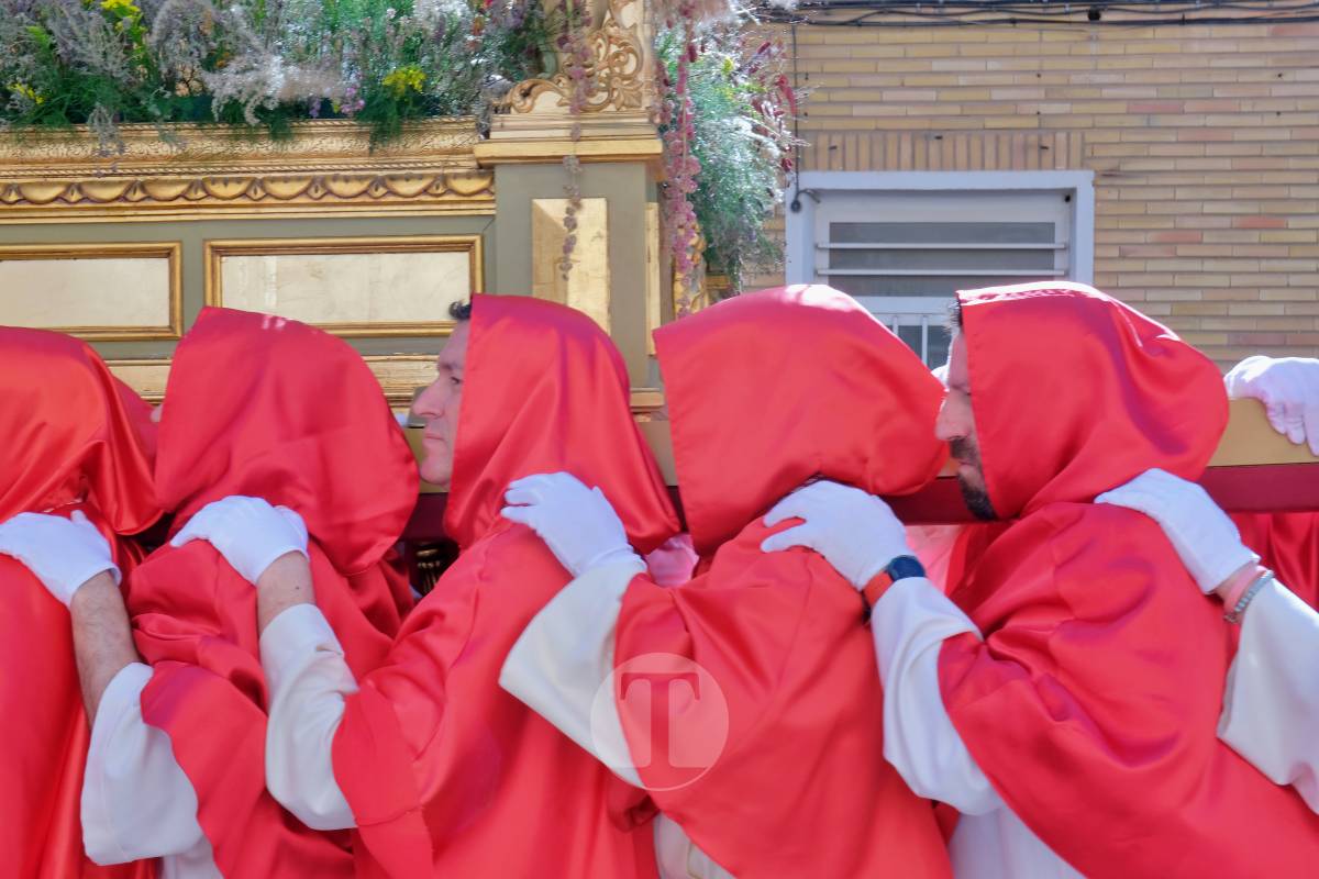 El sol acompaña el Camino del Calvario en una mañana multitudinaria de Viernes Santo