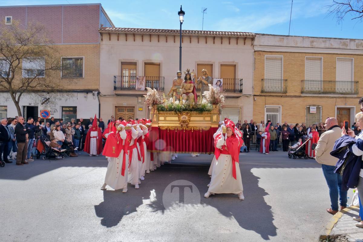 El sol acompaña el Camino del Calvario en una mañana multitudinaria de Viernes Santo