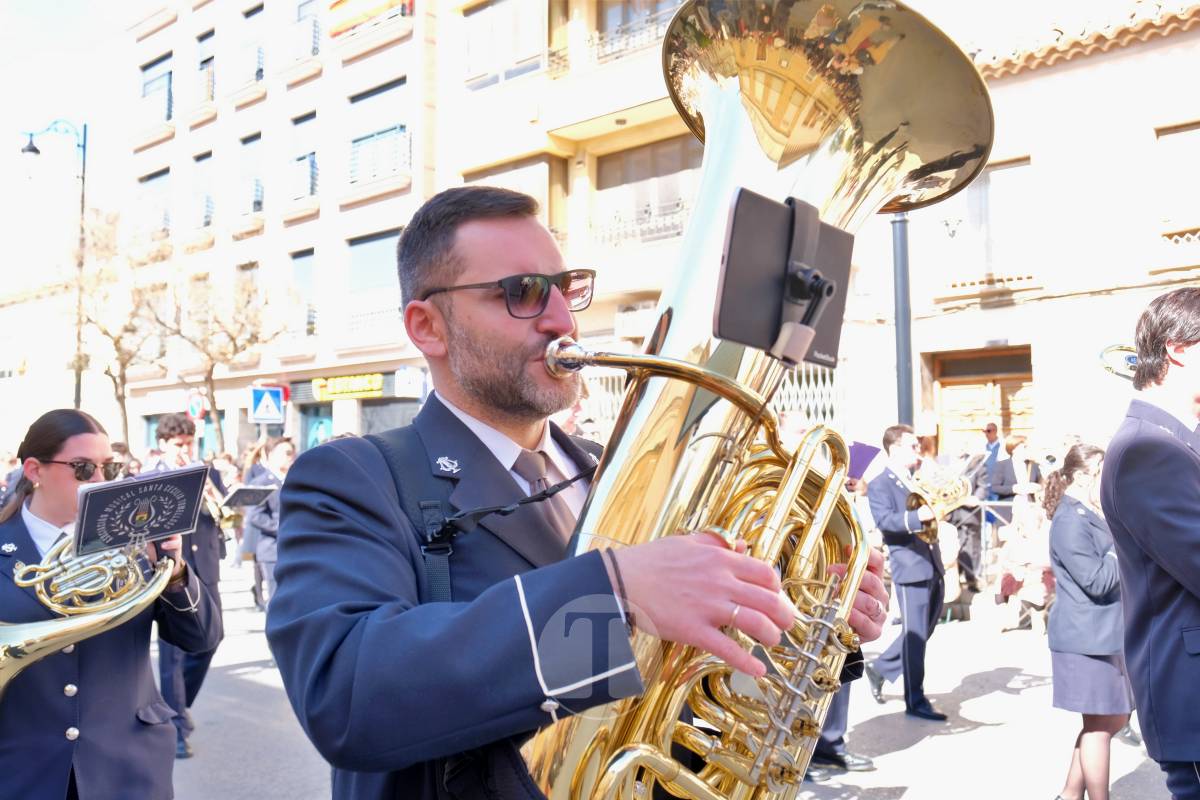 El sol acompaña el Camino del Calvario en una mañana multitudinaria de Viernes Santo