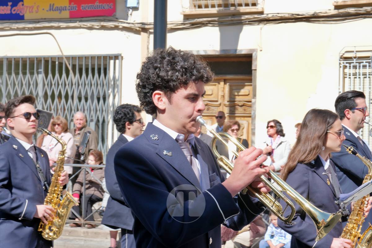 El sol acompaña el Camino del Calvario en una mañana multitudinaria de Viernes Santo