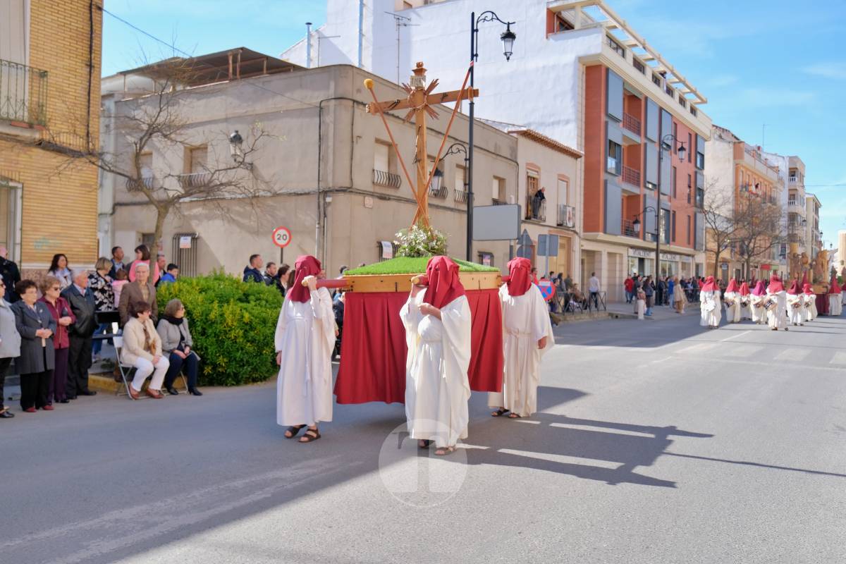 El sol acompaña el Camino del Calvario en una mañana multitudinaria de Viernes Santo