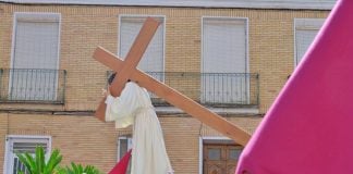 El sol acompaña el Camino del Calvario en una mañana multitudinaria de Viernes Santo Semana Santa de Tomelloso 2026