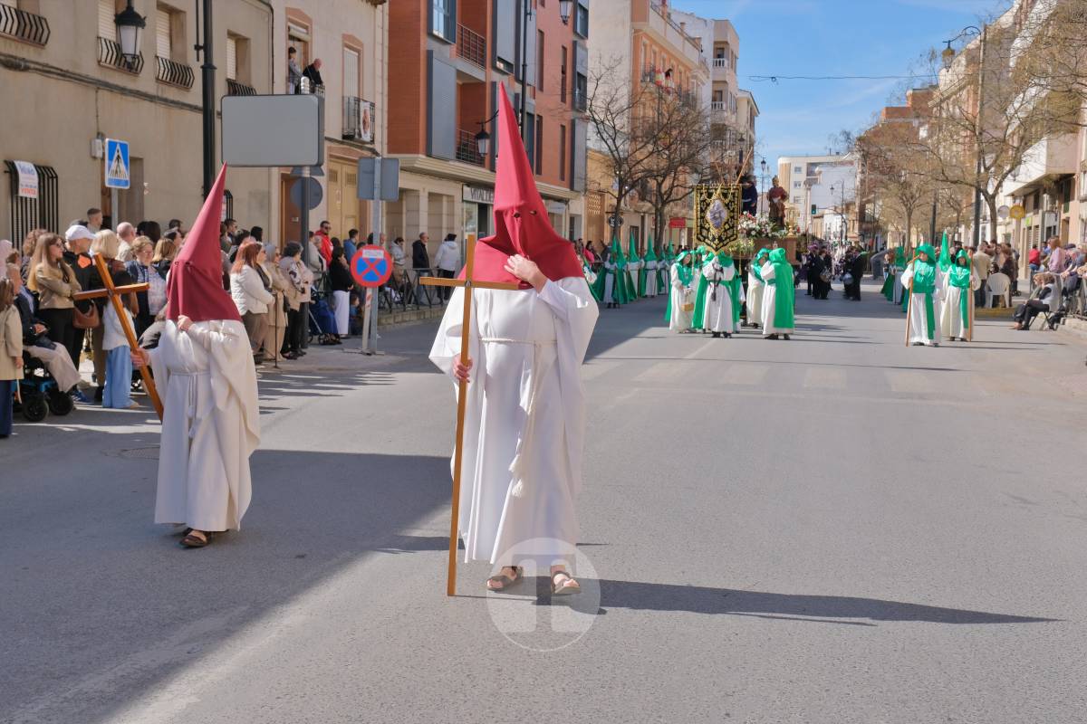El sol acompaña el Camino del Calvario en una mañana multitudinaria de Viernes Santo