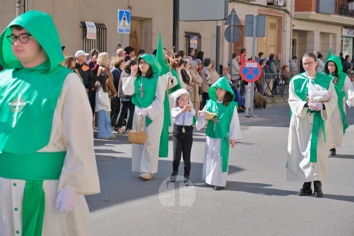 El sol acompaña el Camino del Calvario en una mañana multitudinaria de Viernes Santo