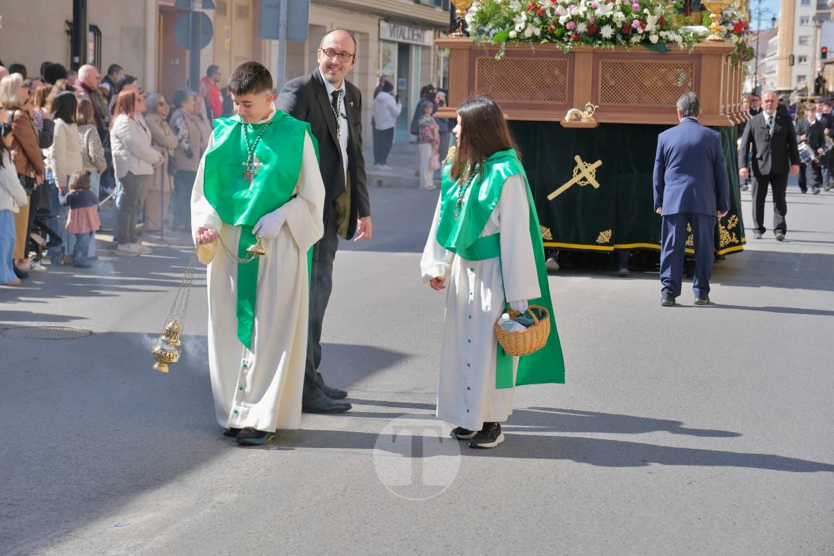 El sol acompaña el Camino del Calvario en una mañana multitudinaria de Viernes Santo