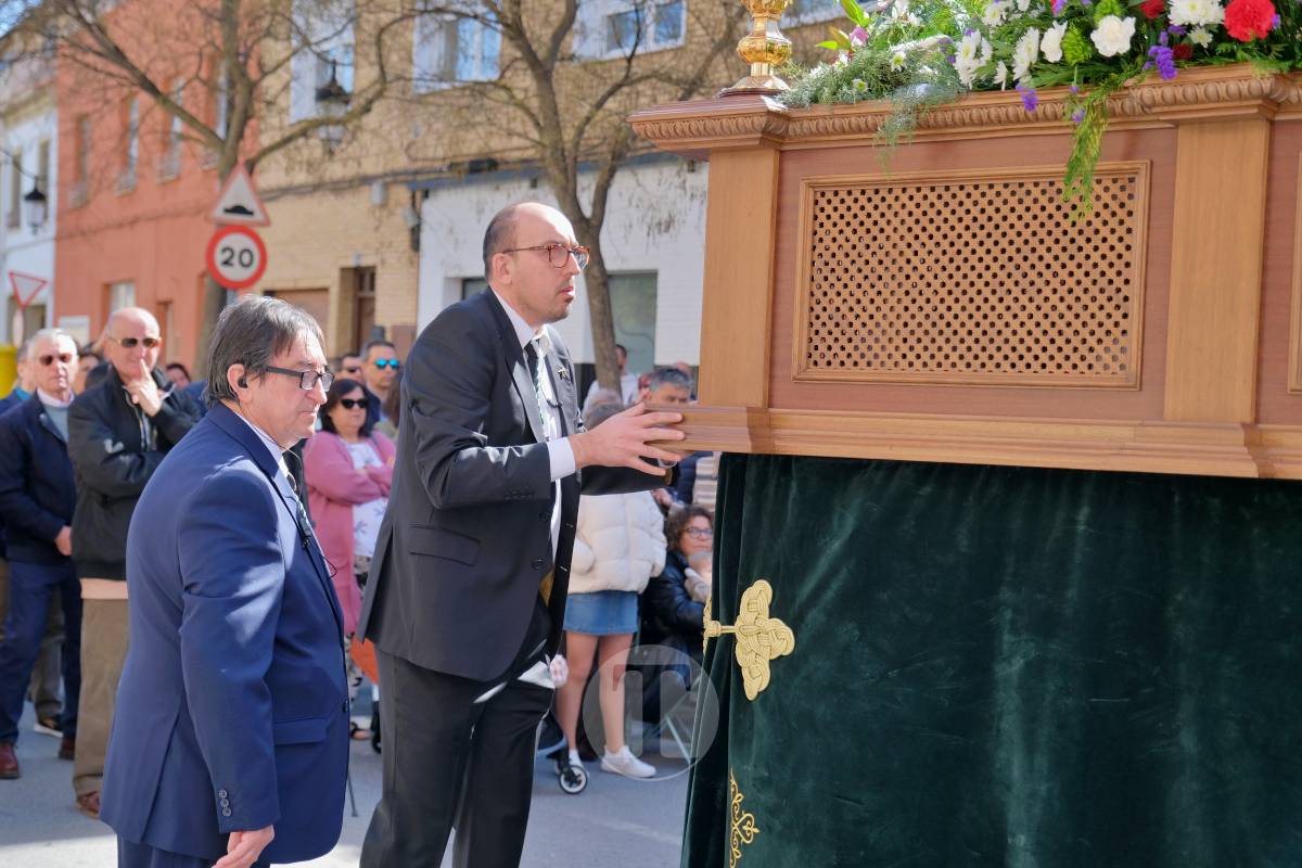 El sol acompaña el Camino del Calvario en una mañana multitudinaria de Viernes Santo