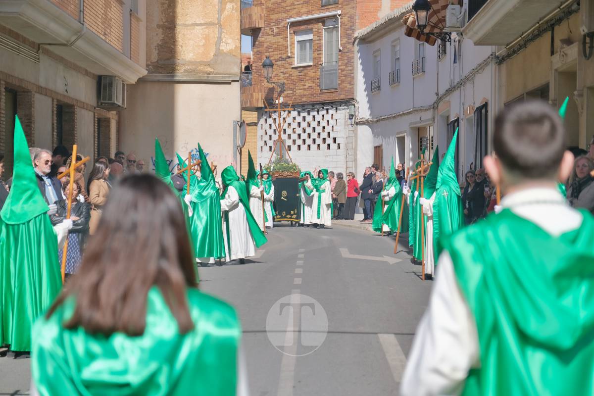 El sol acompaña el Camino del Calvario en una mañana multitudinaria de Viernes Santo