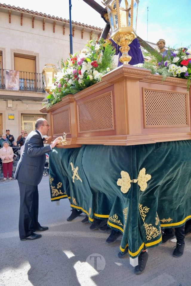 El sol acompaña el Camino del Calvario en una mañana multitudinaria de Viernes Santo