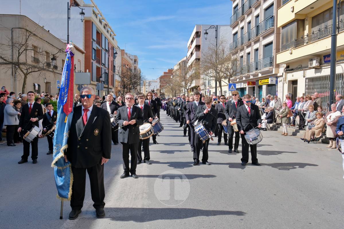 El sol acompaña el Camino del Calvario en una mañana multitudinaria de Viernes Santo