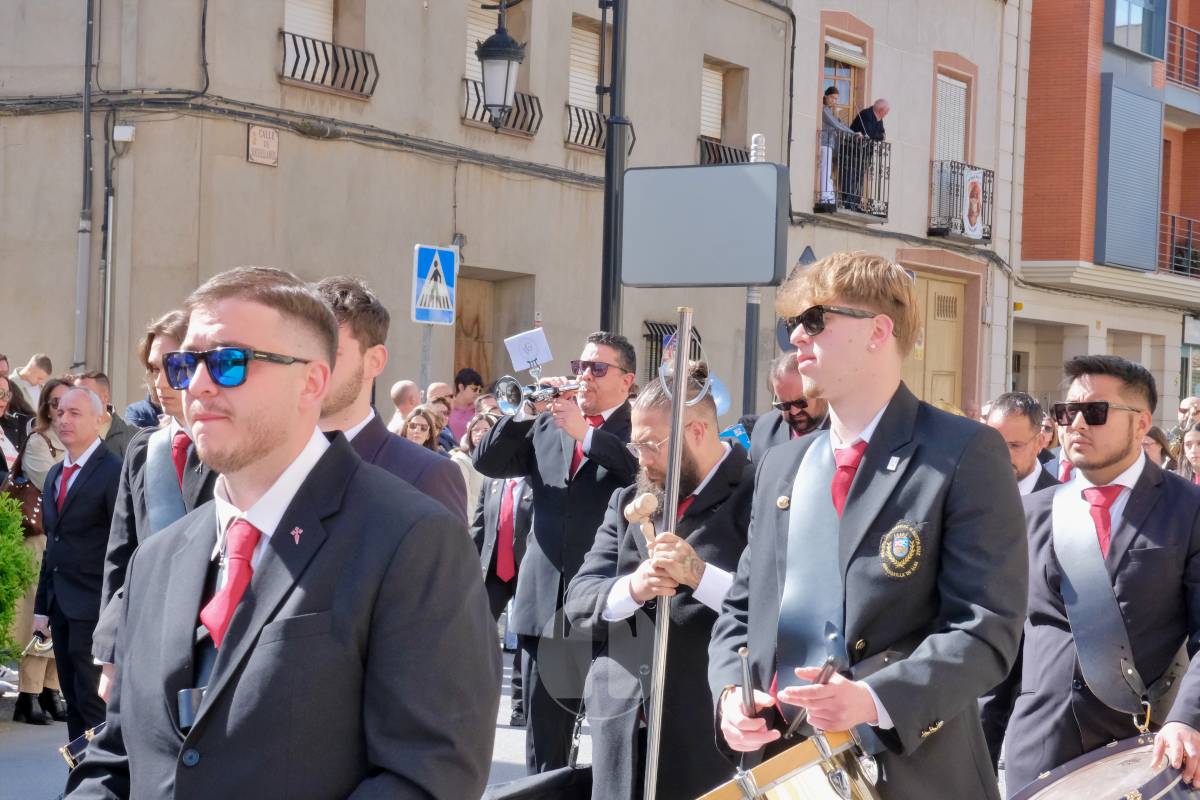 El sol acompaña el Camino del Calvario en una mañana multitudinaria de Viernes Santo