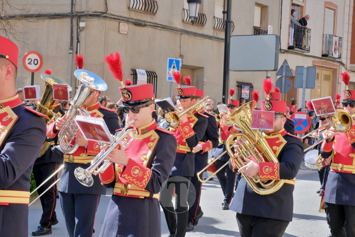 El sol acompaña el Camino del Calvario en una mañana multitudinaria de Viernes Santo