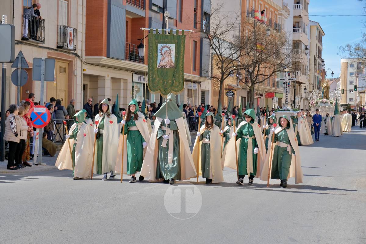 El sol acompaña el Camino del Calvario en una mañana multitudinaria de Viernes Santo