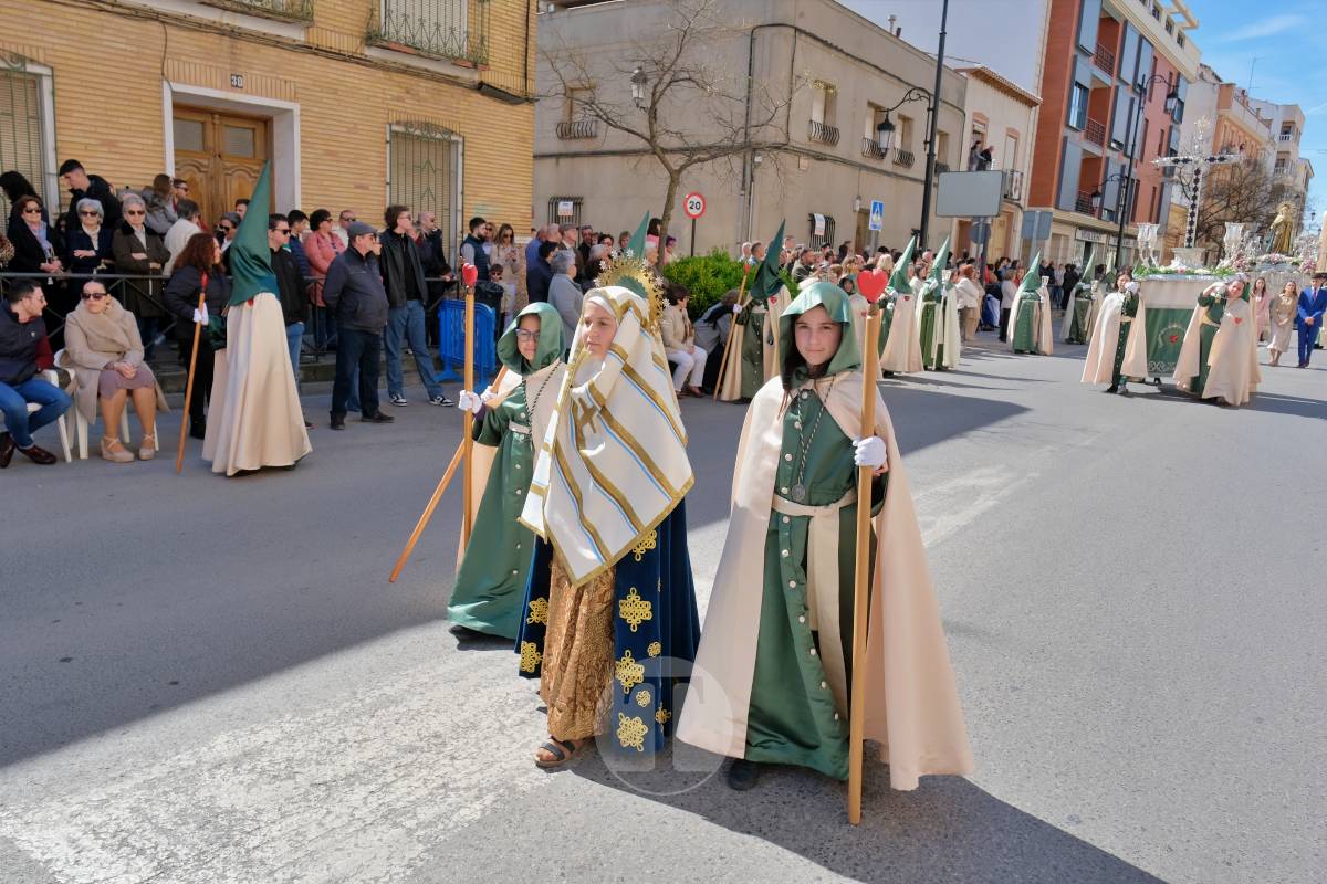 El sol acompaña el Camino del Calvario en una mañana multitudinaria de Viernes Santo