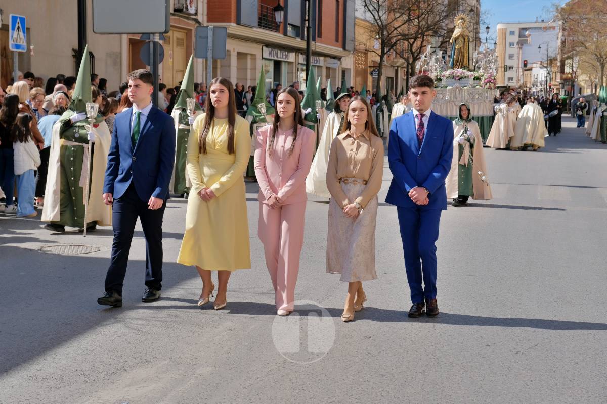 El sol acompaña el Camino del Calvario en una mañana multitudinaria de Viernes Santo