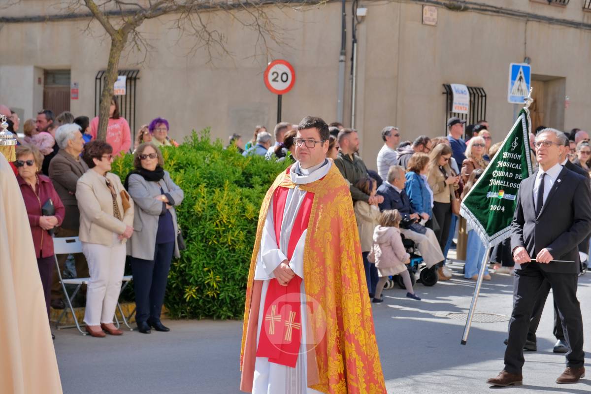 El sol acompaña el Camino del Calvario en una mañana multitudinaria de Viernes Santo