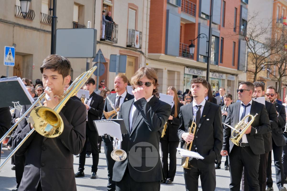 El sol acompaña el Camino del Calvario en una mañana multitudinaria de Viernes Santo