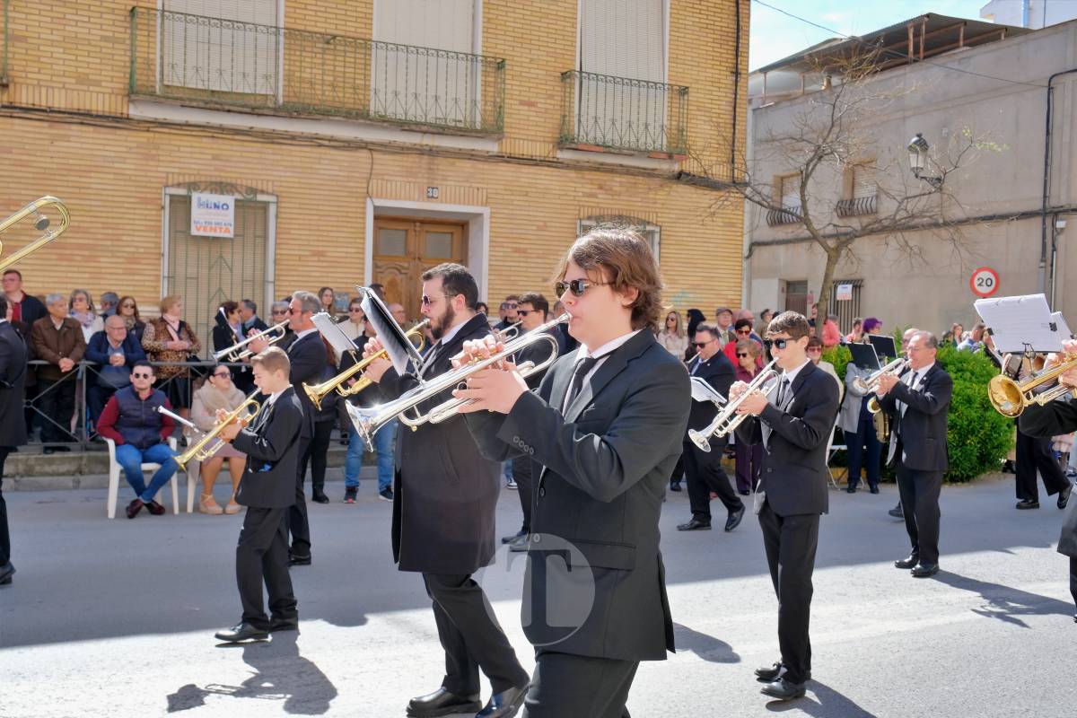 El sol acompaña el Camino del Calvario en una mañana multitudinaria de Viernes Santo