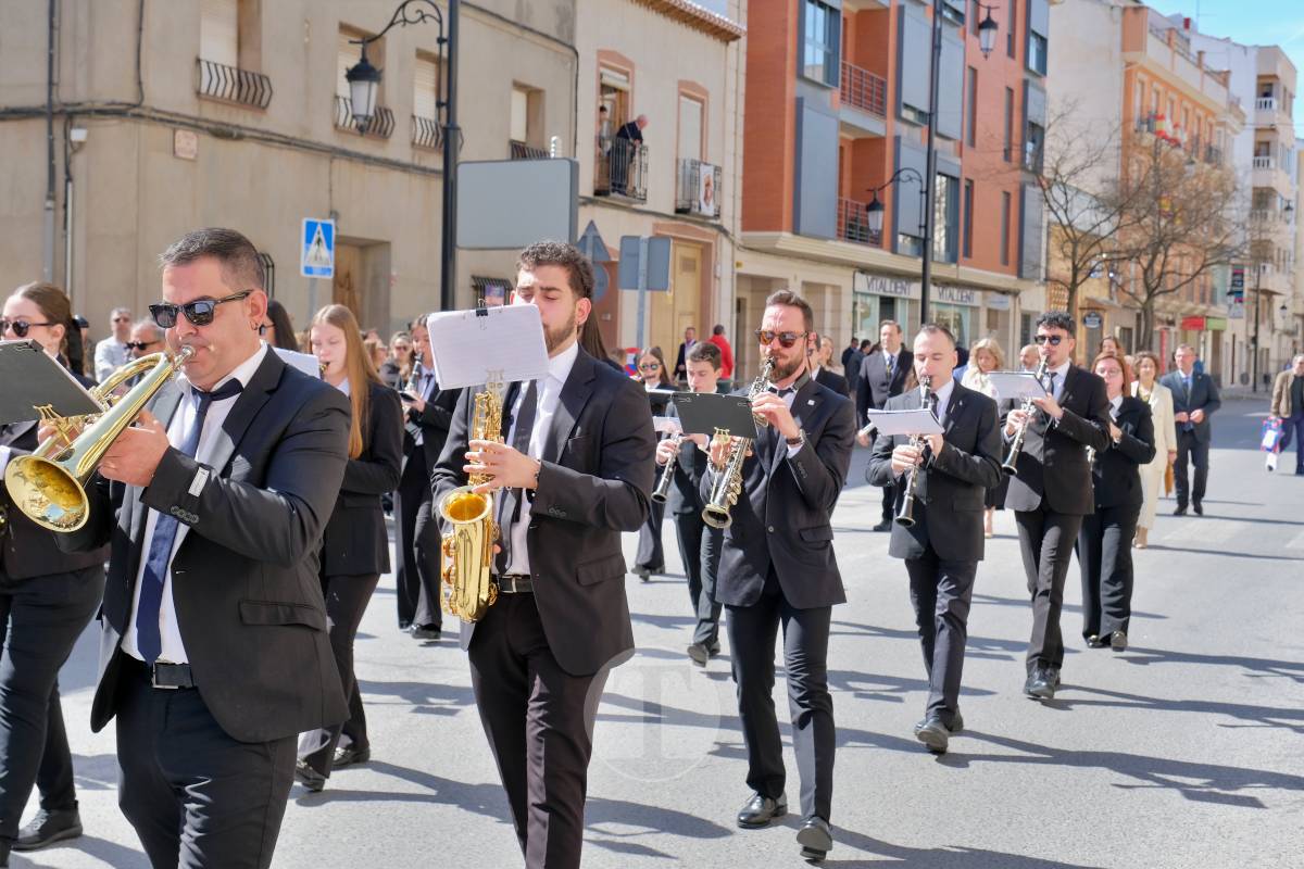 El sol acompaña el Camino del Calvario en una mañana multitudinaria de Viernes Santo